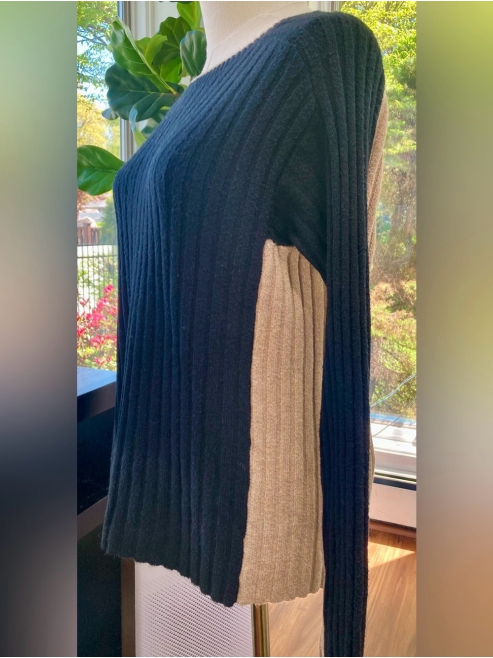 LOFT Black & Tan Ribbed Crewneck Sweater Size L